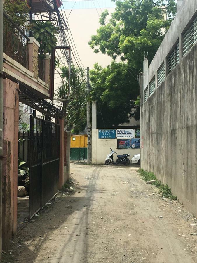Joyful Island Hostel Lapu-Lapu City Exteriör bild