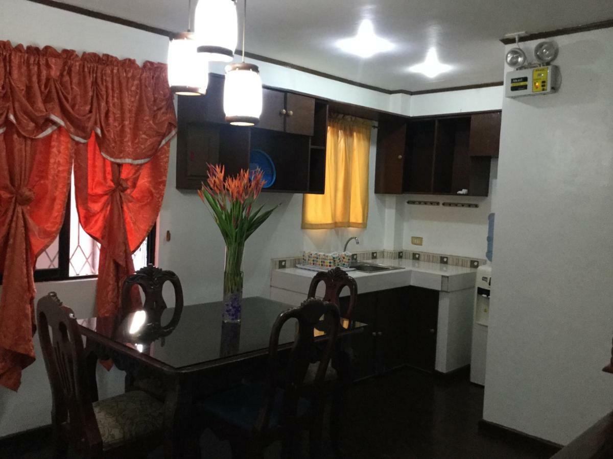 Joyful Island Hostel Lapu-Lapu City Exteriör bild