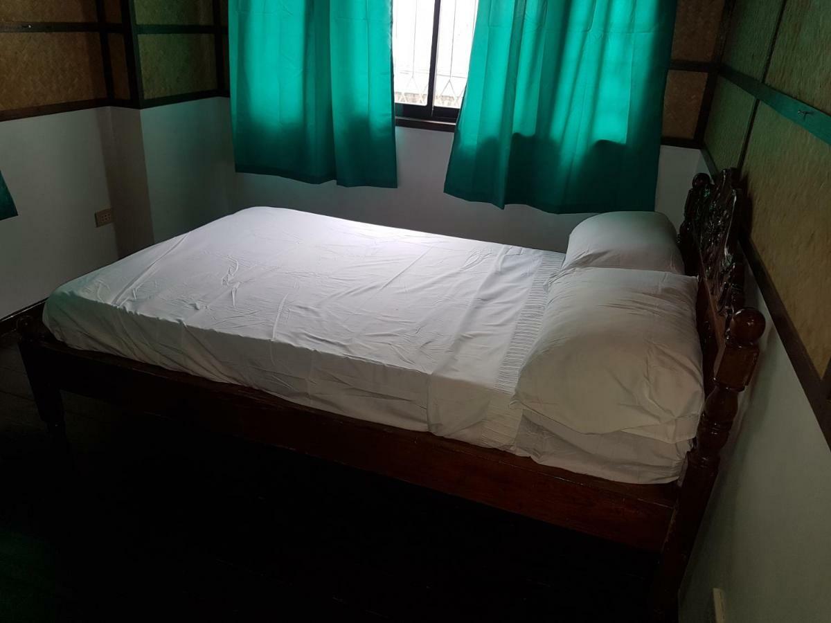 Joyful Island Hostel Lapu-Lapu City Exteriör bild