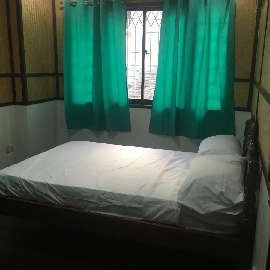 Joyful Island Hostel Lapu-Lapu City Exteriör bild
