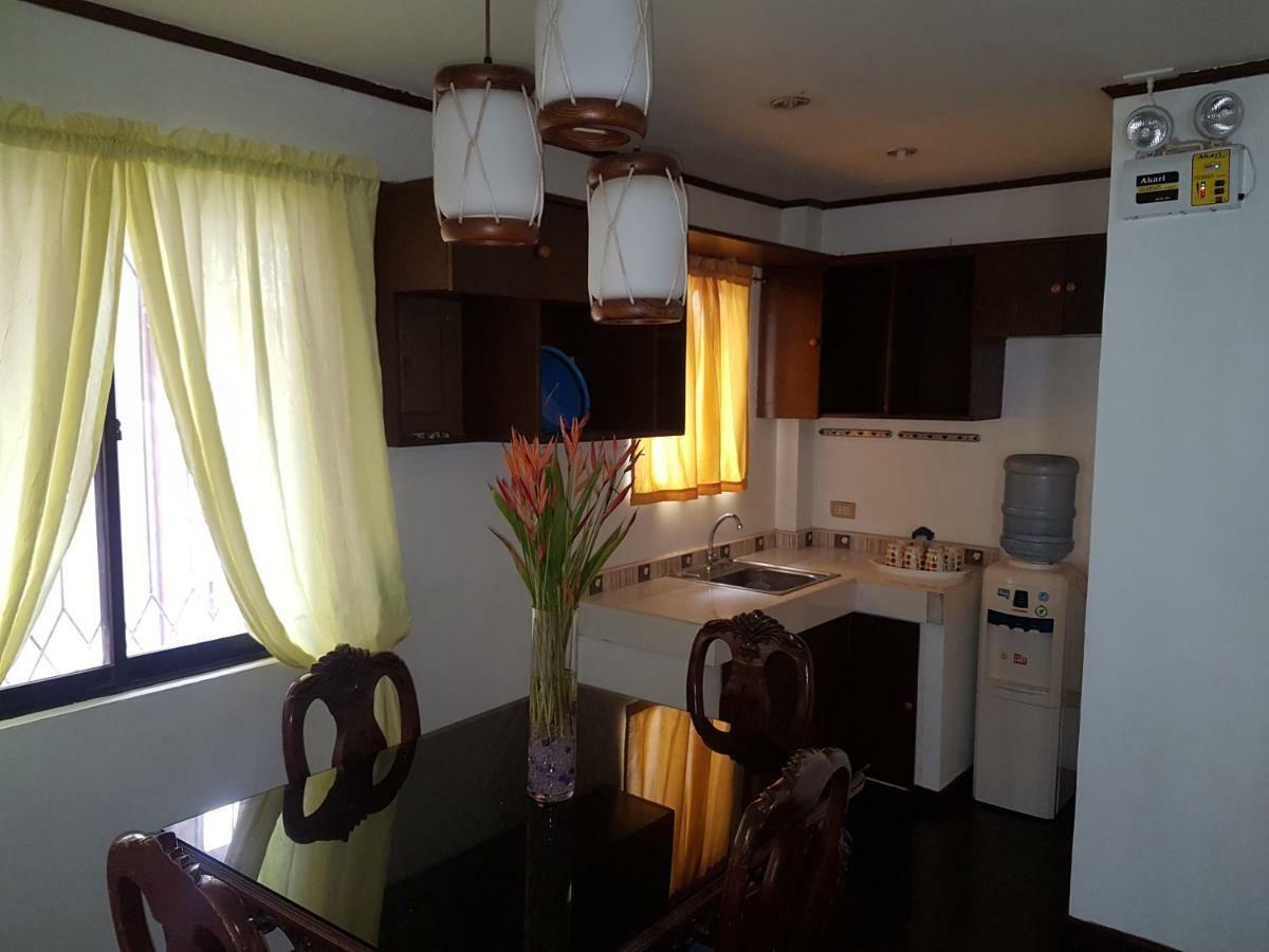 Joyful Island Hostel Lapu-Lapu City Exteriör bild