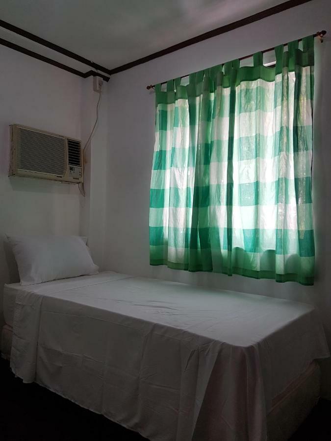 Joyful Island Hostel Lapu-Lapu City Exteriör bild