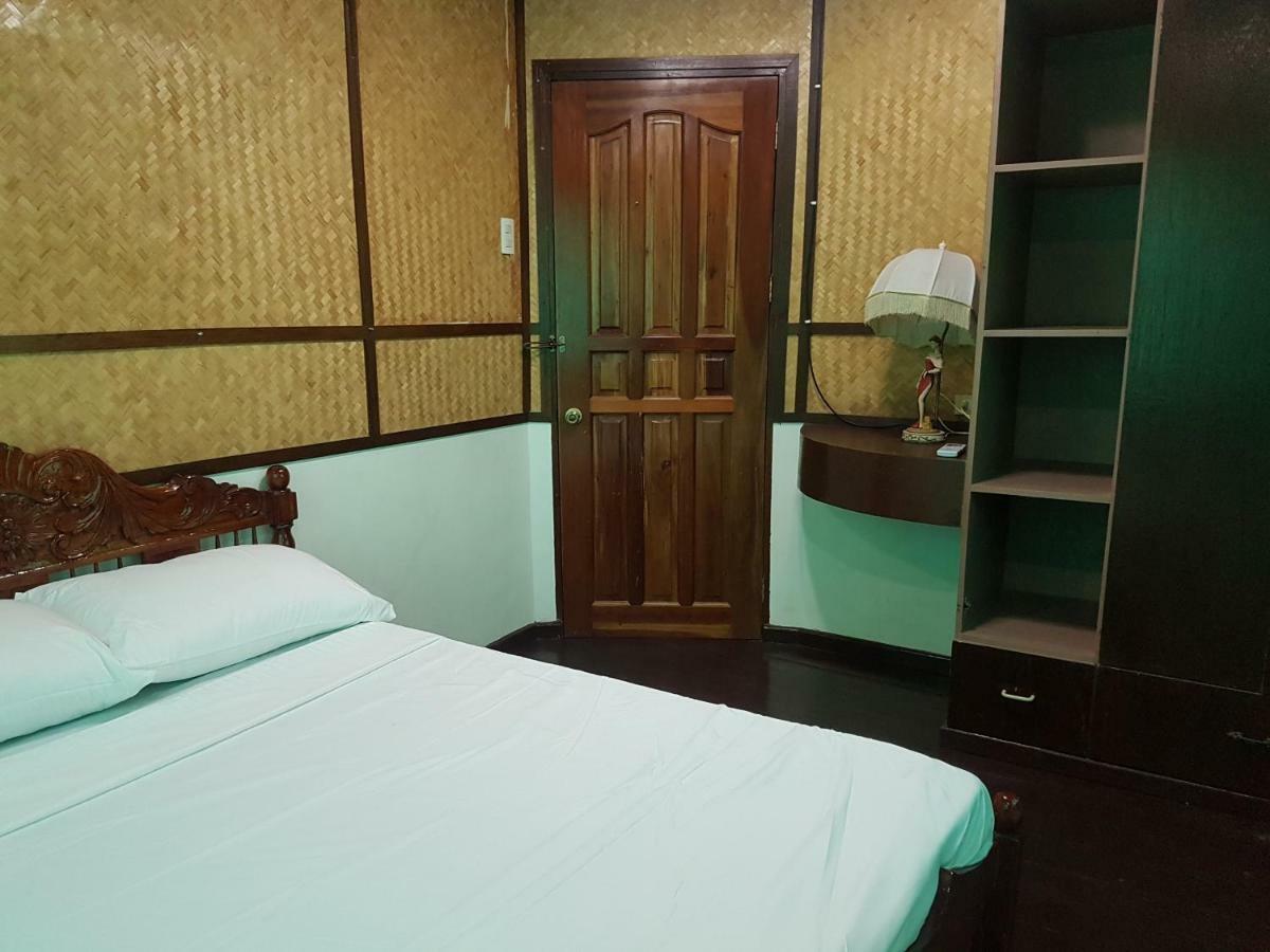 Joyful Island Hostel Lapu-Lapu City Exteriör bild