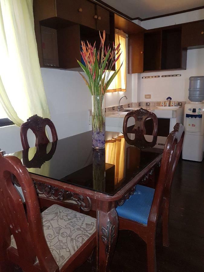 Joyful Island Hostel Lapu-Lapu City Exteriör bild