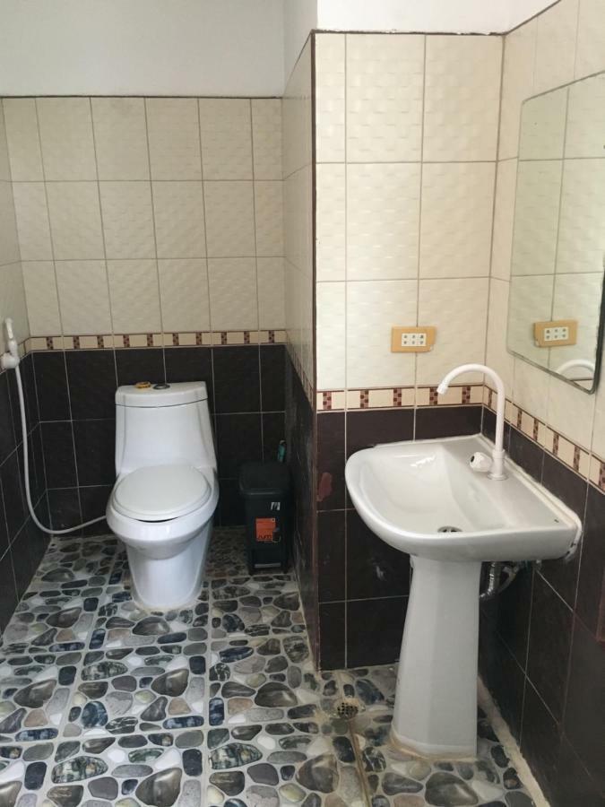 Joyful Island Hostel Lapu-Lapu City Exteriör bild