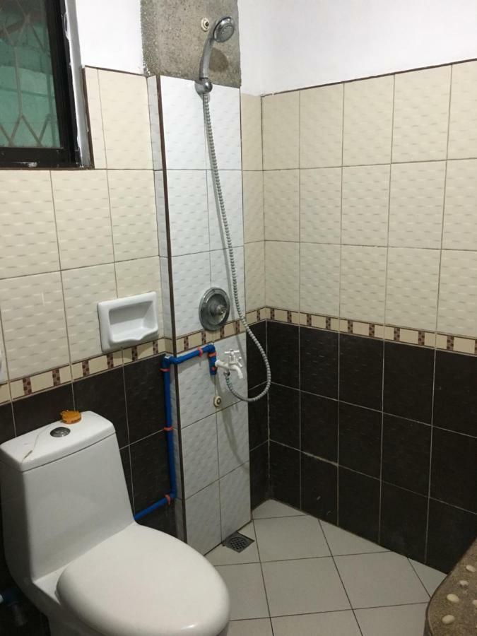 Joyful Island Hostel Lapu-Lapu City Exteriör bild